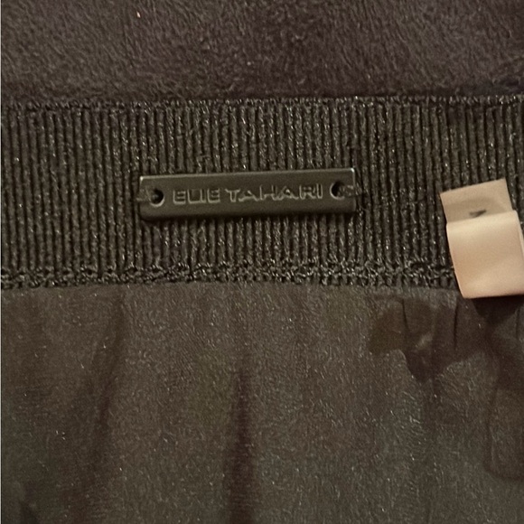 Elie Tahari Skirt Black Lace Ruffled Hem Artsy Flare Dressy Designer Flared. M - Picture 10 of 10